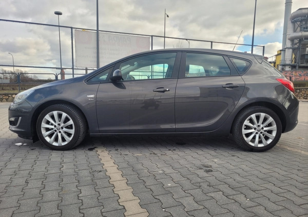 Opel Astra cena 28900 przebieg: 173500, rok produkcji 2013 z Działdowo małe 106